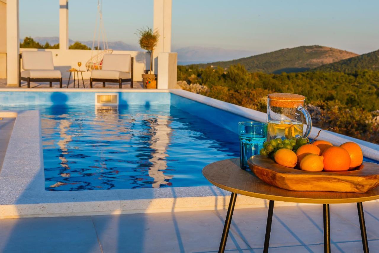 Villa Zlatno Sunce In The Hills Near Trogir Vrsine Exterior photo